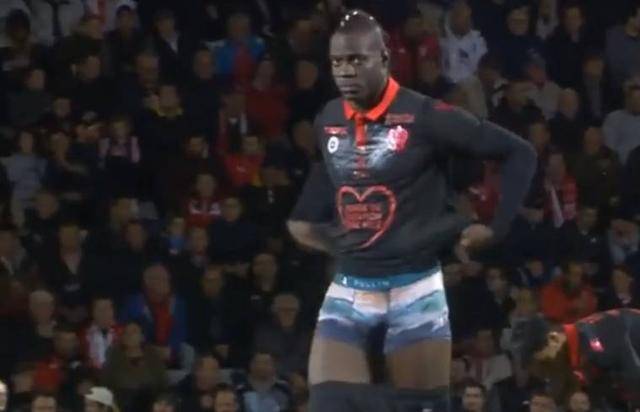 中超：上海海港主场4-1大胜深圳（中超：上海海港主场4比1完胜深圳队）